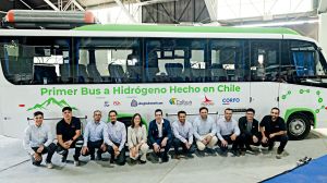 Primer bus a hidrógeno made in Chile llega a Hyvolution 2025 como emblema de la innovación nacional Primer bus a hidrógeno made in Chile llega a Hyvolution 2025 como emblema de la innovación nacional