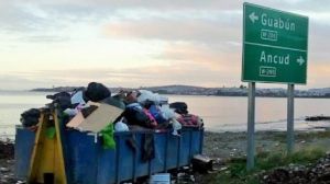 Manejo de residuos Chiloé En la isla de Chiloé se generan actualmente 84.310 toneladas de residuos sólidos domiciliarios al año de los cuales  solo el 0,2%  tiene algún tipo de valorización o tratamiento.