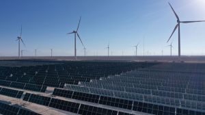 Planta híbrida eólica y solar Planta híbrida eólica y solar