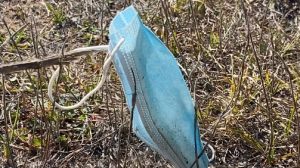 Urgente llamado a la ciudadanía a botar mascarillas de forma responsable para evitar contaminación