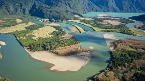 El impacto del cambio climático y de la cobertura de suelos sobre aportes de agua dulce del río Puelo al Fiordo Reloncaví El impacto del cambio climático y de la cobertura de suelos sobre aportes de agua dulce del río Puelo al Fiordo Reloncaví