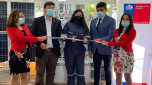 Inauguran laboratorios fotovoltaicos para 20 liceos técnico profesionales de la Región Metropolitana