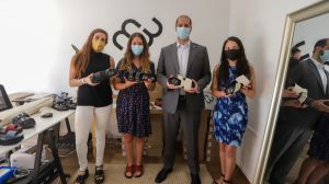 Desde calzado hecho con fibra de piña a variedad de productos ecológicos: llaman a preferir productos sustentables para Navidad