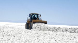 Licitación del litio permitirá a empresas ganadoras extraer 160 mil toneladas de este mineral