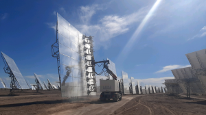 Proyecto ganador de Antofa Innova reduce en un 90% el uso de agua en la limpieza de helioestatos