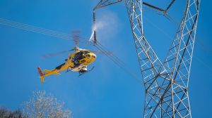 Sistema de hidrolavado aéreo de aisladores eléctricos, ahorra hasta un 85% de agua Sistema de hidrolavado aéreo de aisladores eléctricos, ahorra hasta un 85% de agua