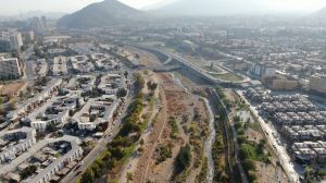 Inédita alianza público-privada enfrentará la profunda escasez hídrica en Lo Barnechea Inédita alianza público-privada enfrentará la profunda escasez hídrica en Lo Barnechea