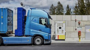 Camión a hidrógeno de Volvo tiene hasta 1000 kilómetros de autonomía y emite solo vapor de agua