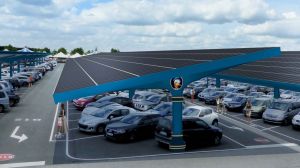 Estacionamientos en Francia generarán energía solar: ley exigirá cubrirlos con paneles fotovoltaicos