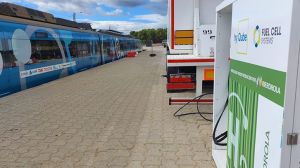 Realizan inédito transporte de hidrógeno verde para suministrarlo a tren propulsado por este elemento Realizan inédito transporte de hidrógeno verde para suministrarlo a tren propulsado por este elemento