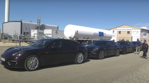 Cargados con combustible sintético producido en Chile con H2V, caravana de vehículos recorre Patagonia