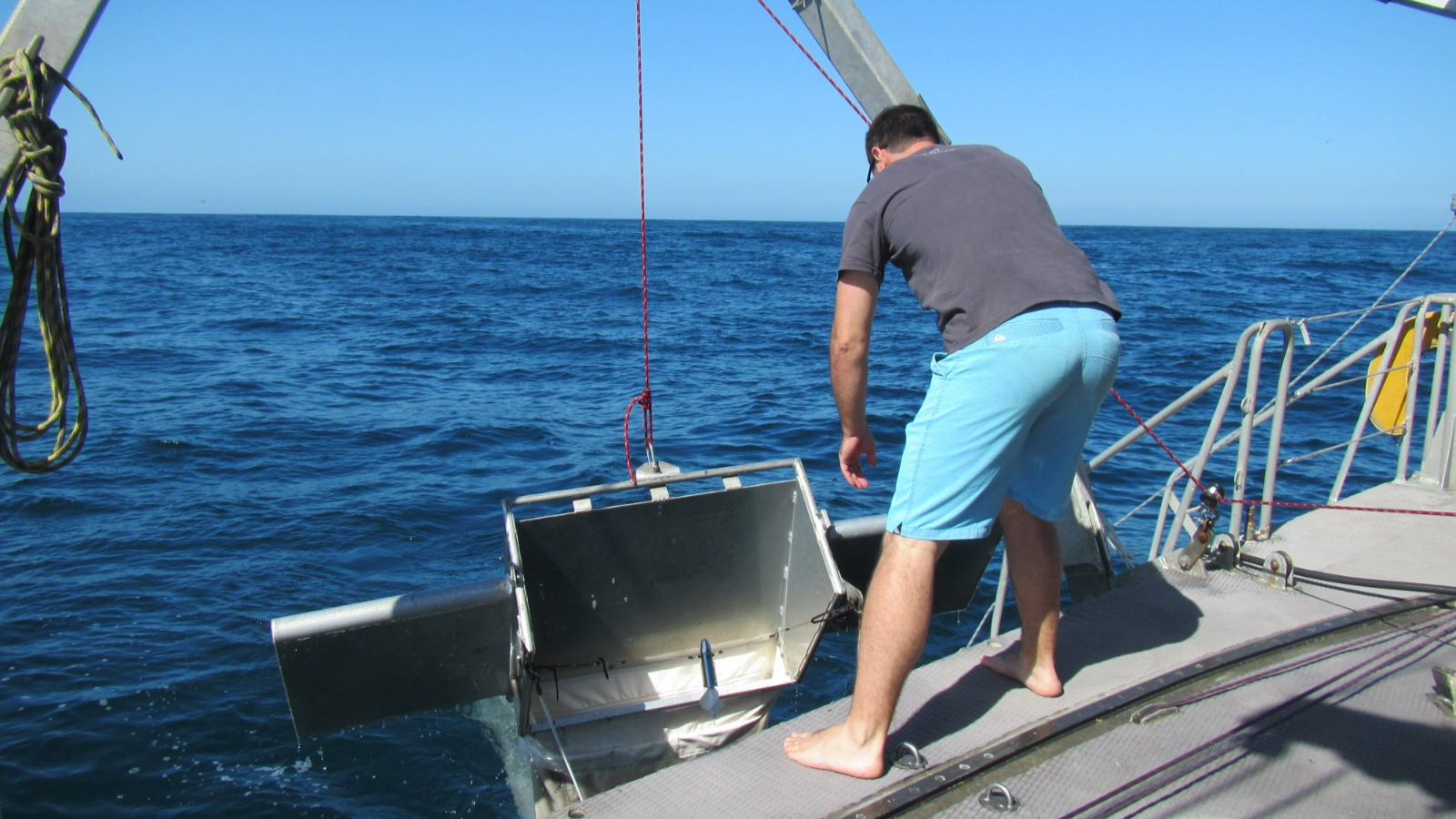 Alerta internacional: Más de 170 billones de piezas de plástico  flotan en los océanos del mundo