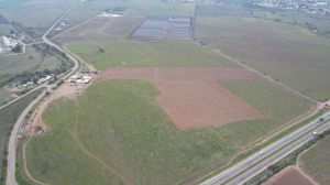 Inician la construcción de nuevo proyecto híbrido con tecnologías solar y de baterías a 40 kilómetros de Santiago