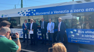 Buses a hidrógeno se suman al transporte público de Venecia Buses a hidrógeno se suman al transporte público de Venecia