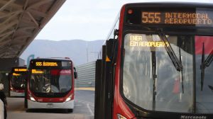Chile estrena flota de buses 100% eléctricos para transporte público al aeropuerto