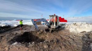 Comienzan primeros trabajos para implementar en Territorio Chileno Antártico sistemas solar, eólico y BESS