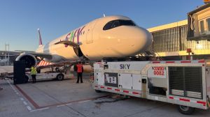 SKY estrena equipos más eficientes para energizar aviones en tierra en el Aeropuerto de Santiago SKY estrena equipos más eficientes para energizar aviones en tierra en el Aeropuerto de Santiago