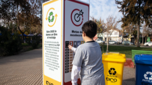 Vecinos de Huechuraba contarán con servicio de reciclaje puerta a puerta