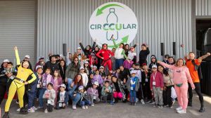Niños y niñas celebran su día aprendiendo sobre reciclaje en la planta CIRCCULAR de CCU