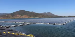 Paneles solares flotantes y su aporte a la transición energética en Chile