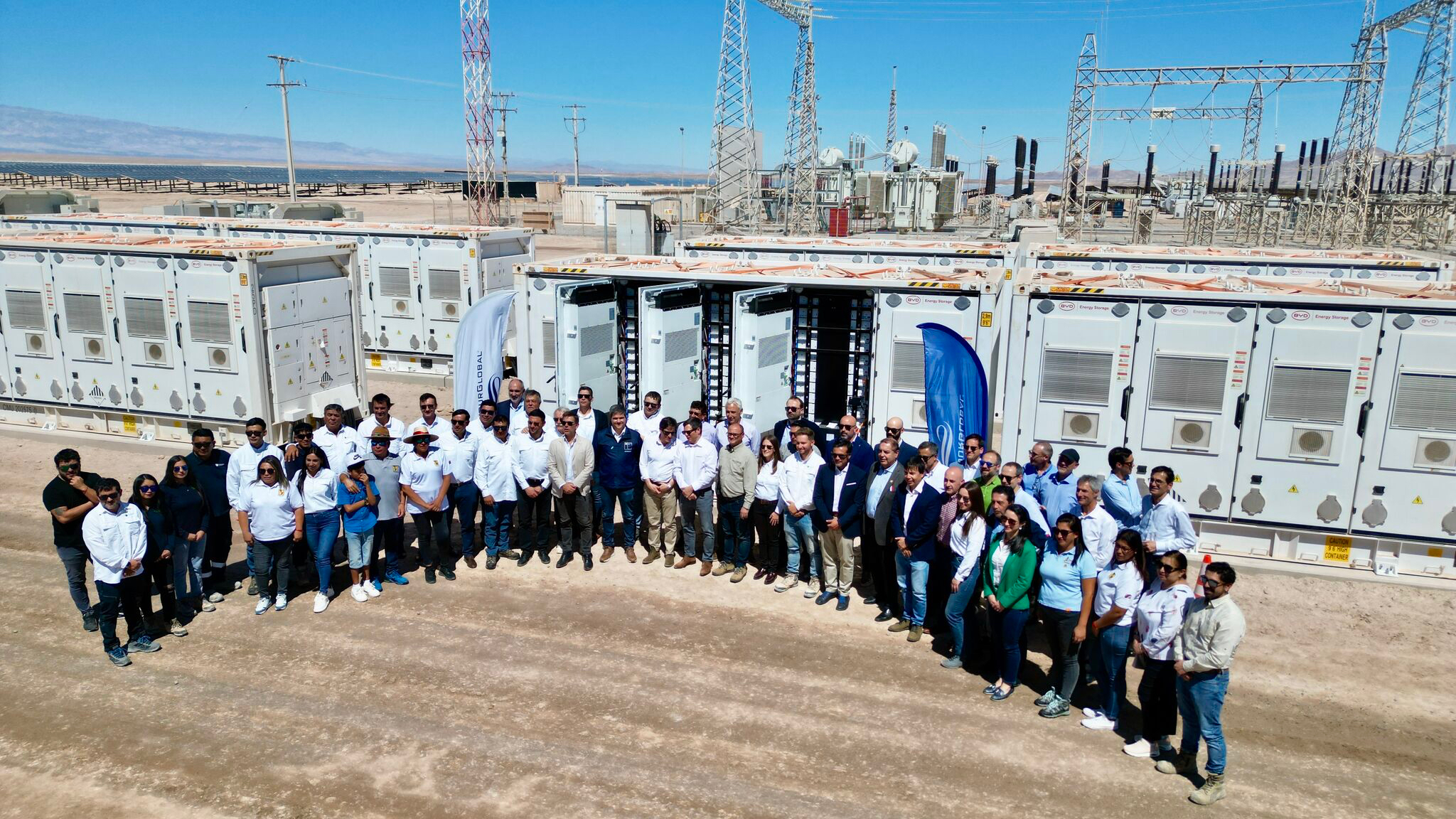 La planta fotovoltaica y almacenamiento en baterías más grande de Latinoamérica fue inaugurada en el norte de Chile