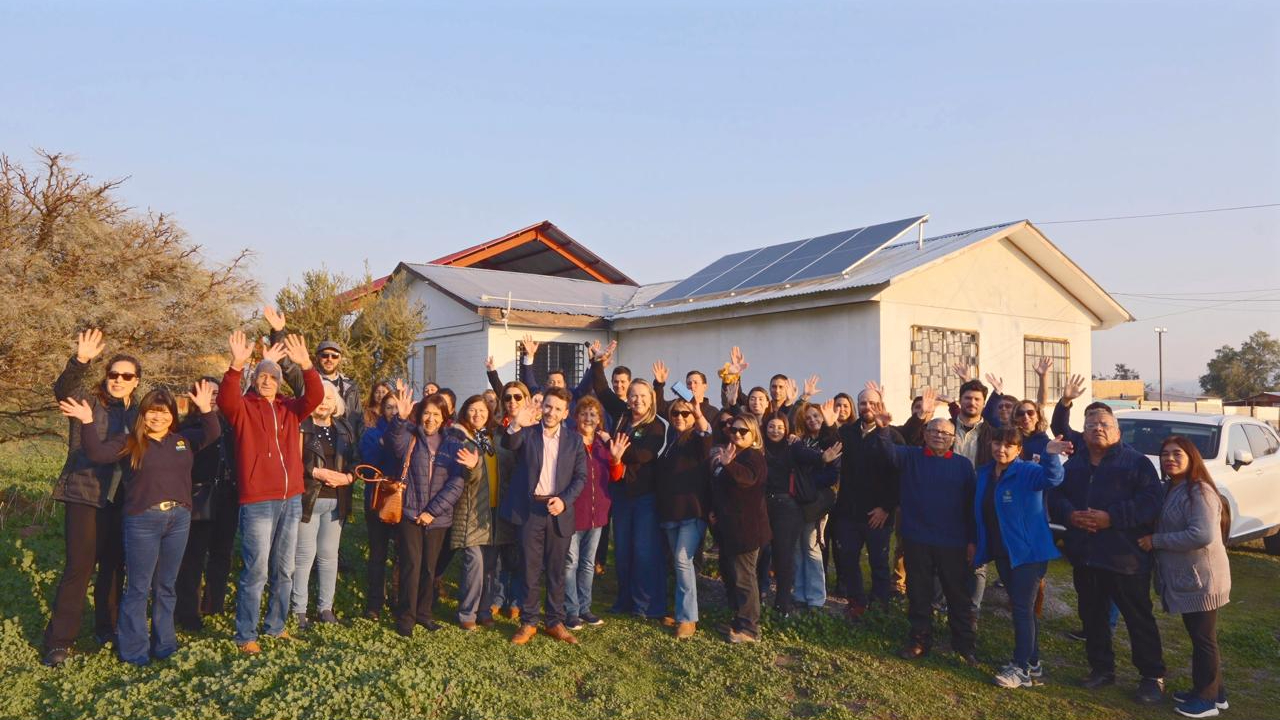 Energía para la comunidad: Quilapilún Alto inaugura Tótem Solar junto a Atlas Renewable Energy Energía para la comunidad: Quilapilún Alto inaugura Tótem Solar junto a Atlas Renewable Energy