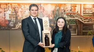 Hito nacional desde el Biobío: producen en Chile el primer litro de combustible de aviación hecho con plásticos reciclados Hito nacional desde el Biobío: producen en Chile el primer litro de combustible de aviación hecho con plásticos reciclados