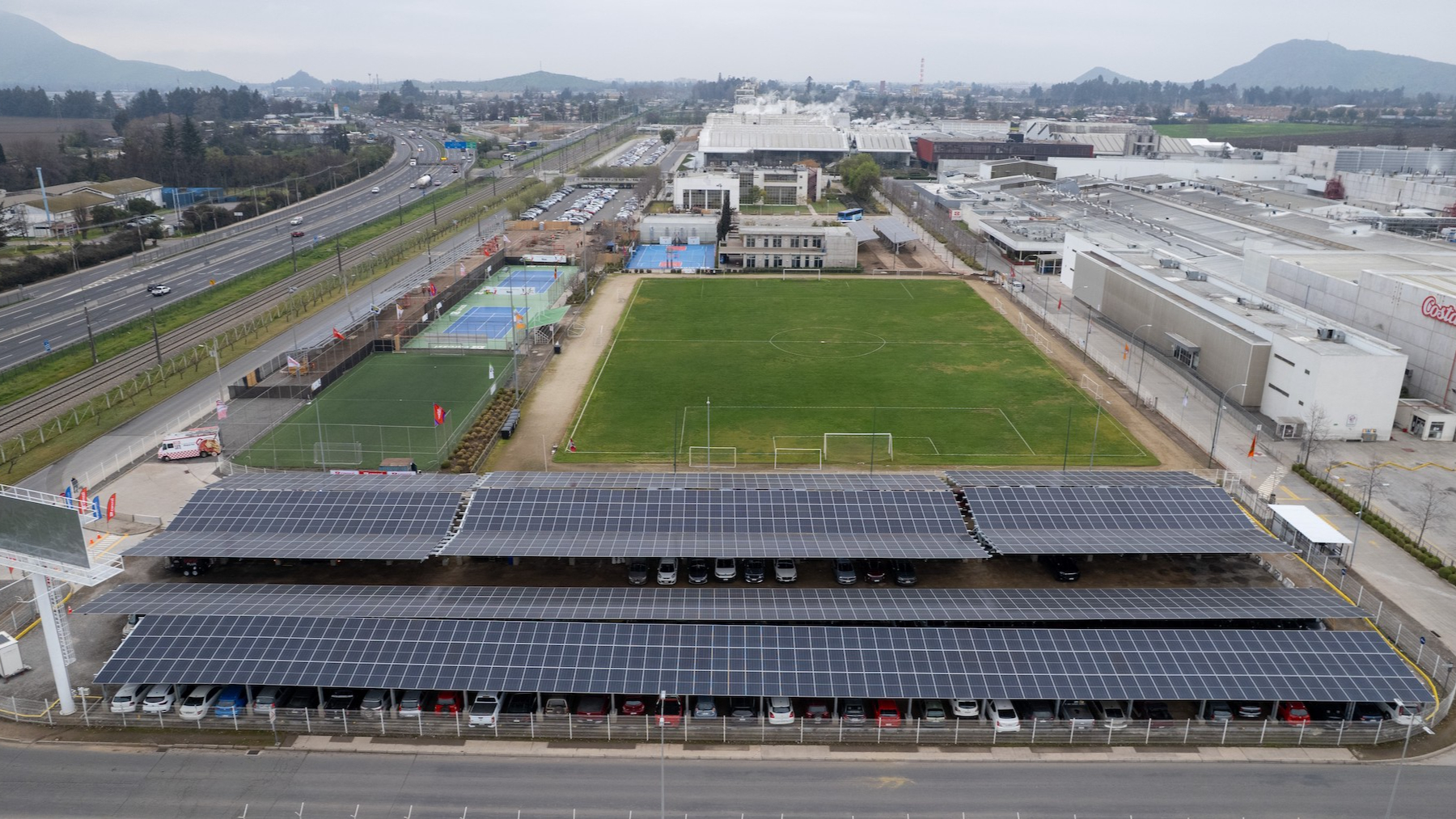 Carozzi y Copec ponen en marcha el proyecto  de estacionamientos fotovoltaicos más grande del país