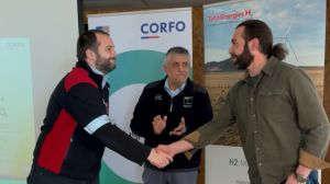 Total Energies H2 y la Dirección de Vialidad firman convenio para modificar y mejorar caminos e infraestructura de la zona de influencia del Proyecto H2 Magallanes Total Energies H2 y la Dirección de Vialidad firman convenio para modificar y mejorar caminos e infraestructura de la zona de influencia del Proyecto H2 Magallanes