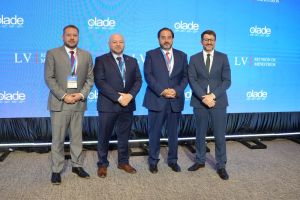 Chile liderará por tres años más la Secretaría Ejecutiva de OLADE: Andrés Rebolledo es reelegido en la LV Reunión de Ministros y Ministras de Energía Chile liderará por tres años más la Secretaría Ejecutiva de OLADE: Andrés Rebolledo es reelegido en la LV Reunión de Ministros y Ministras de Energía
