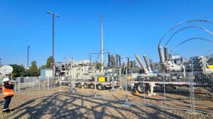 Hitachi Energy fortalece la resiliencia de la red eléctrica del Gran Santiago con solución móvil de Grid-eXpand®
