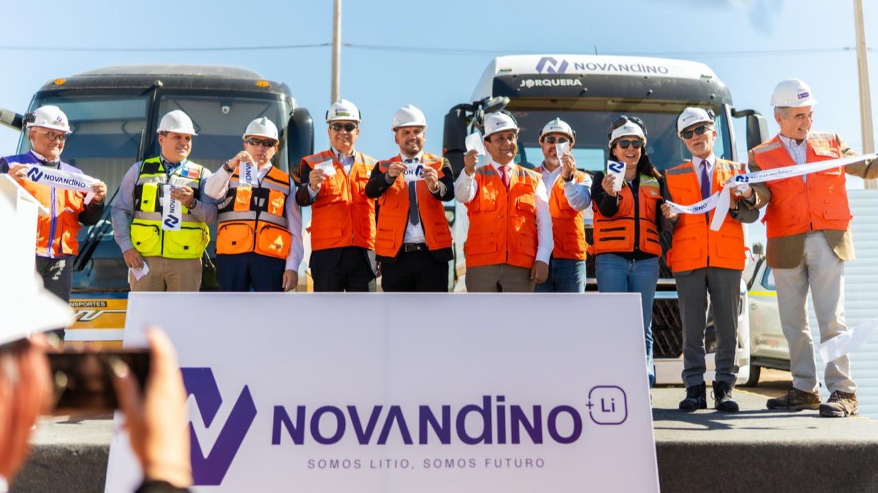 Novandino Litio inaugura flota de camiones que operará la ruta eléctrica para transporte de carga más extensa de Chile