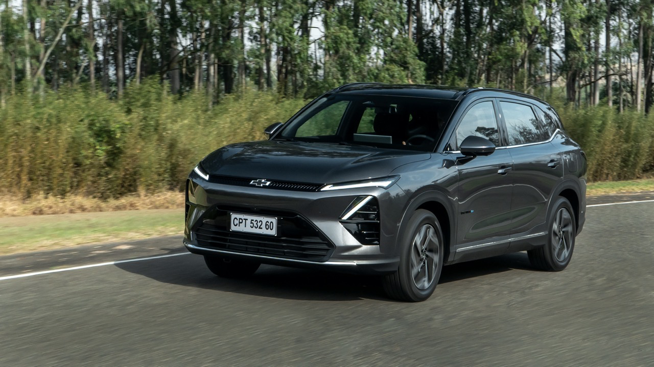 Ventas de autos electrificados crecen 105% en Chile: ¿cuánto cuesta realmente mantener uno?