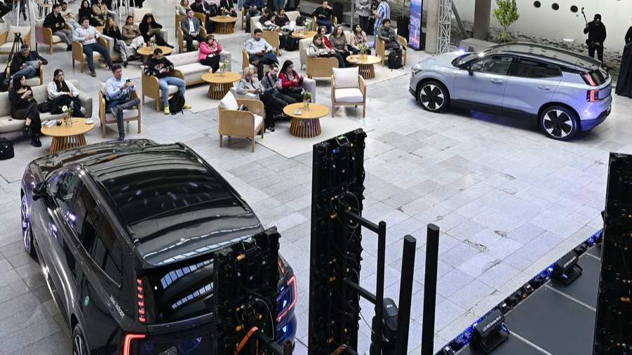 La ciudad del futuro será electrificada: 77% de los chilenos elegiría un auto eléctrico o híbrido en los próximos cinco años